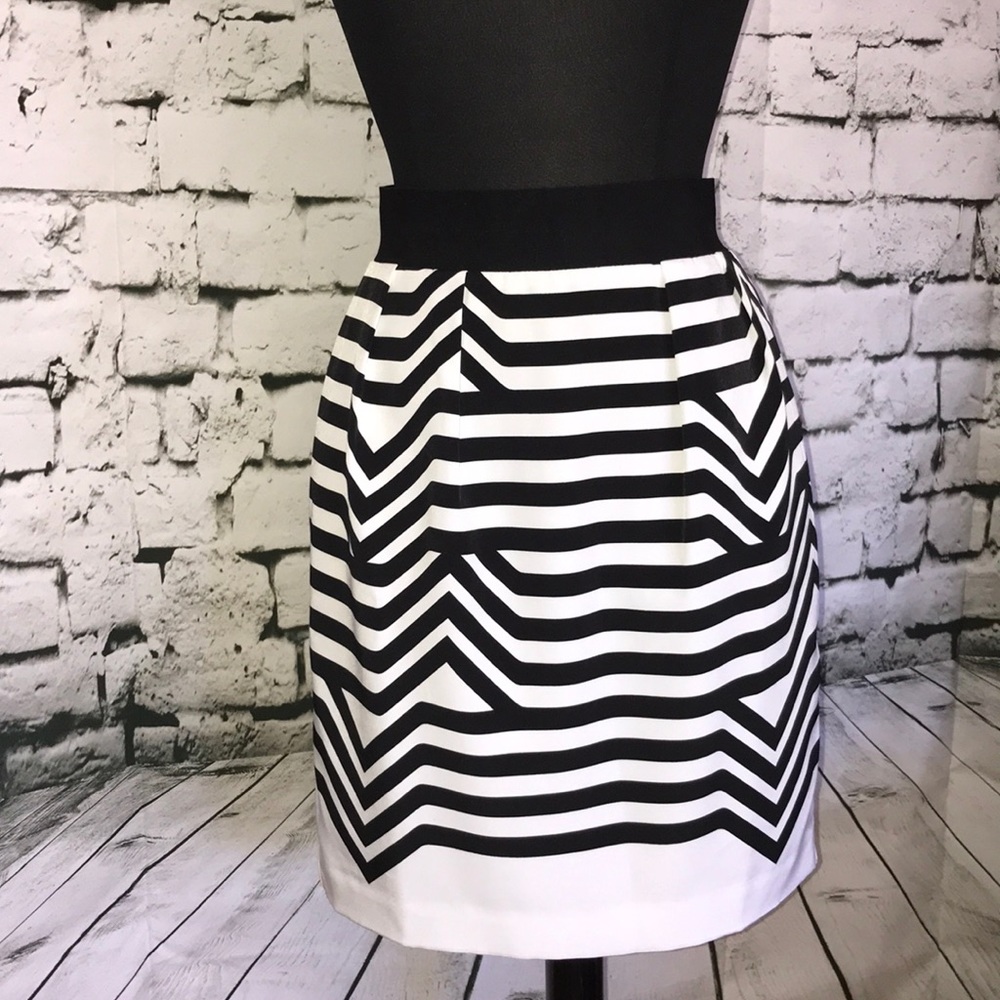 Funky print skirt w/ pockets